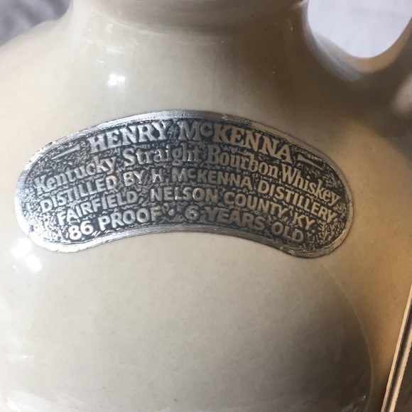 Vintage 1/2 gallon crock jug Henry McKenna whiskey jug blue on creamy gray - Picture 3 of 10